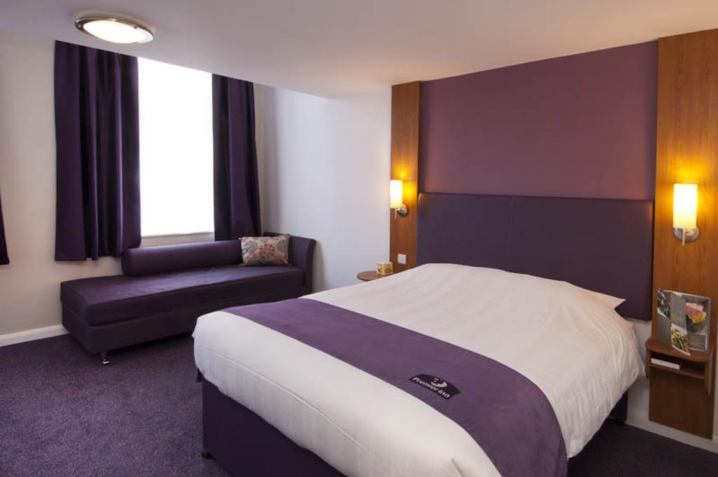 Premier Inn Чессінґтон Екстер'єр фото